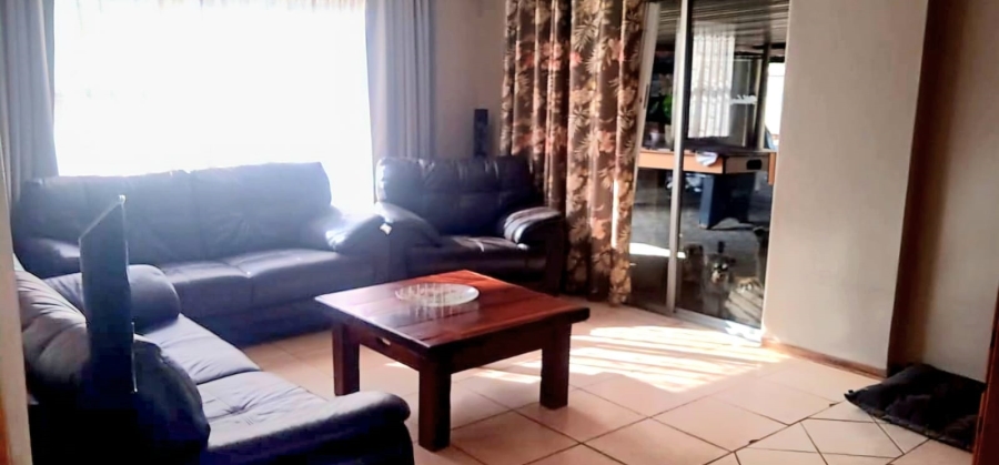 5 Bedroom Property for Sale in Pellissier Free State